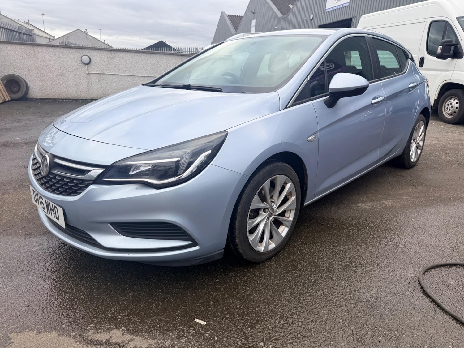 Used Vauxhall Astra for sale - 77957158: Photo 2