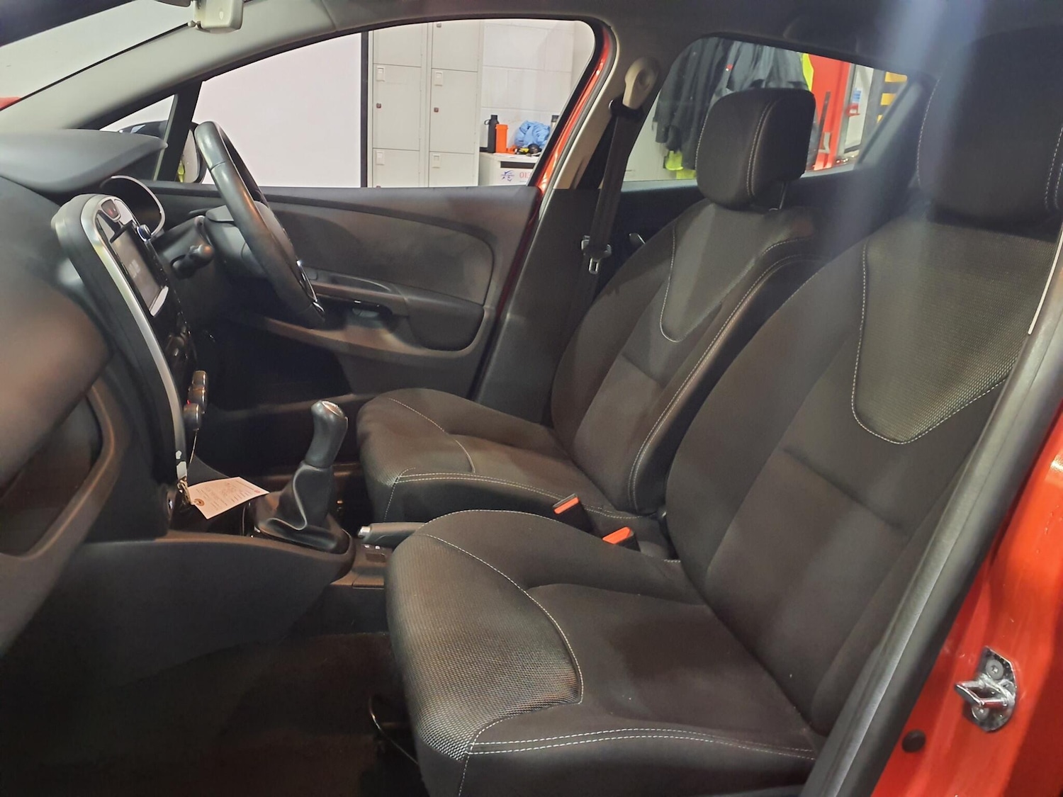 Used Renault Clio 2016 for sale - 76584280: Photo 4