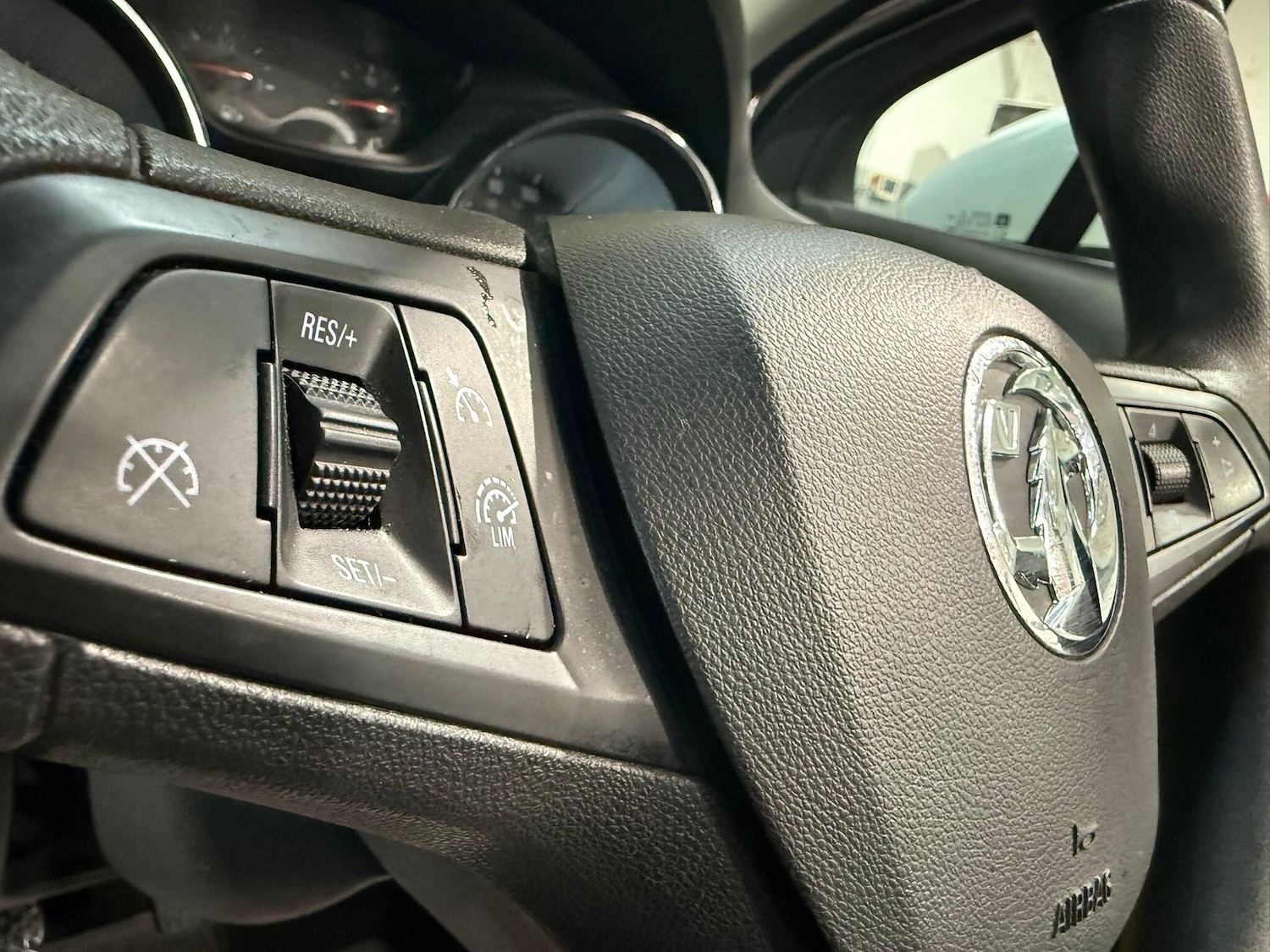 Used Vauxhall Astra 2017 for sale - 76742872: Photo 17