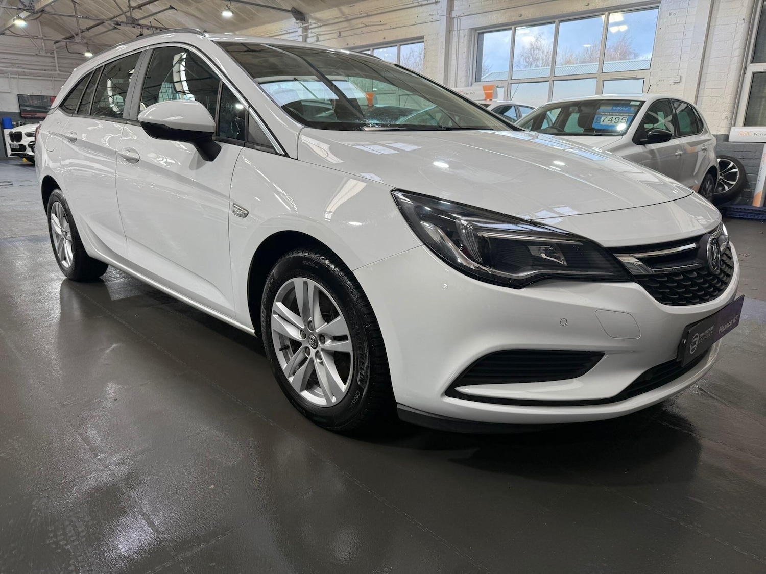 Used Vauxhall Astra 2017 for sale - 76742872: Photo 2
