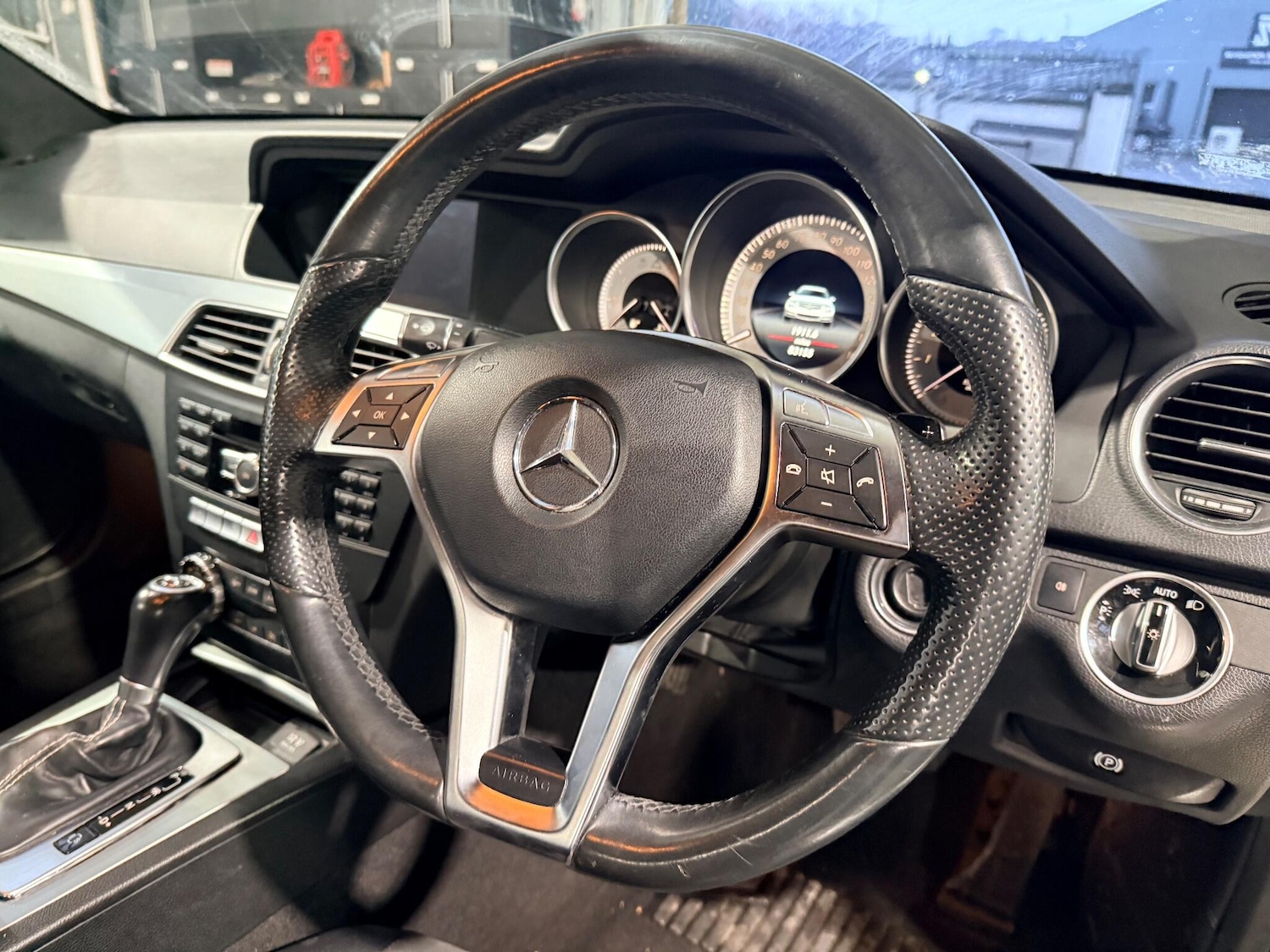 Used Mercedes-Benz C Class 2014 for sale - 77130669: Photo 6