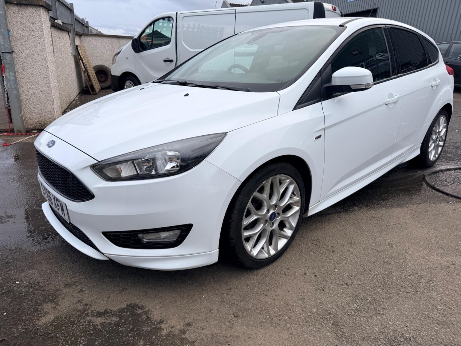 Used Ford Focus for sale - 78116399: Photo 2