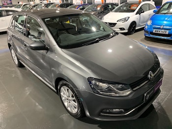 Used Volkswagen Polo 2015 for sale - 76584302: Photo