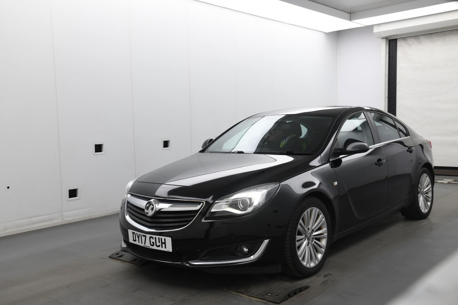 Used Vauxhall Insignia 2017 for sale - 77131191: Photo 3