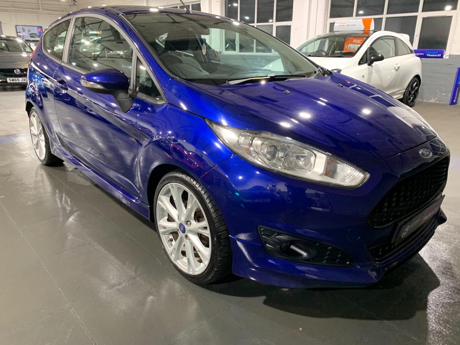 Used Ford Fiesta 2015 for sale - 76584390: Photo 2
