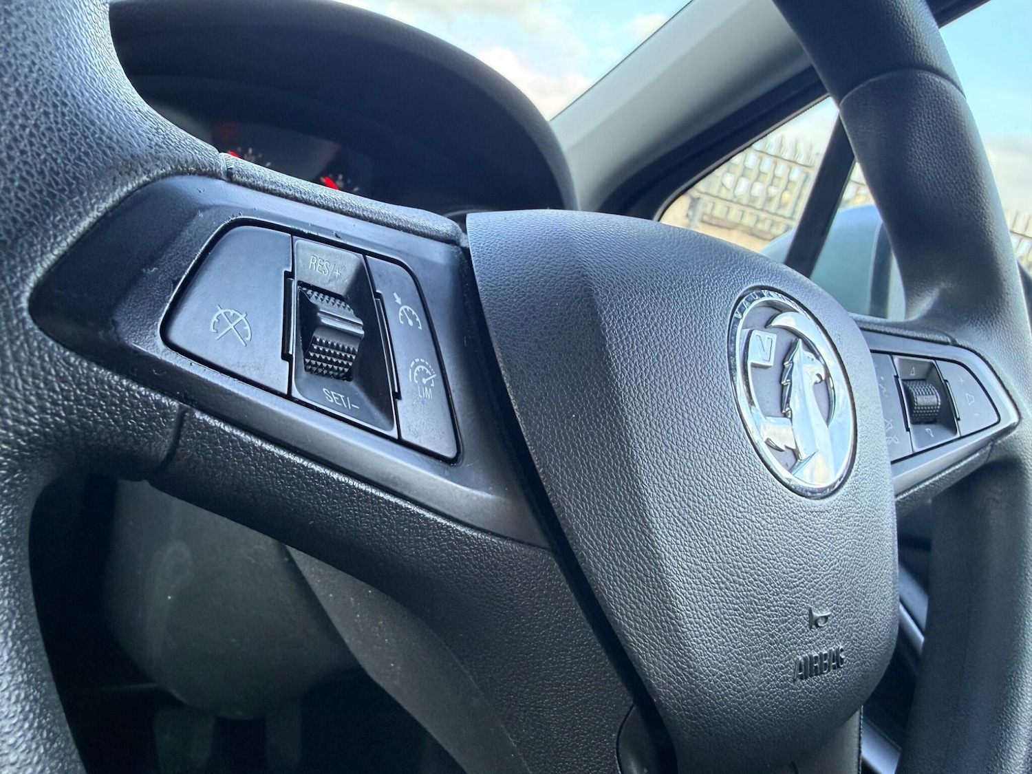 Used Vauxhall Astra for sale - 77892695: Photo 5