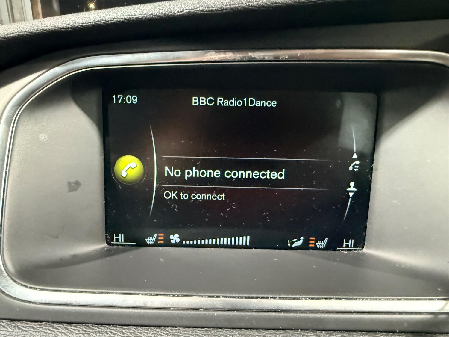 Used Volvo V40 2015 for sale - 77203509: Photo 9