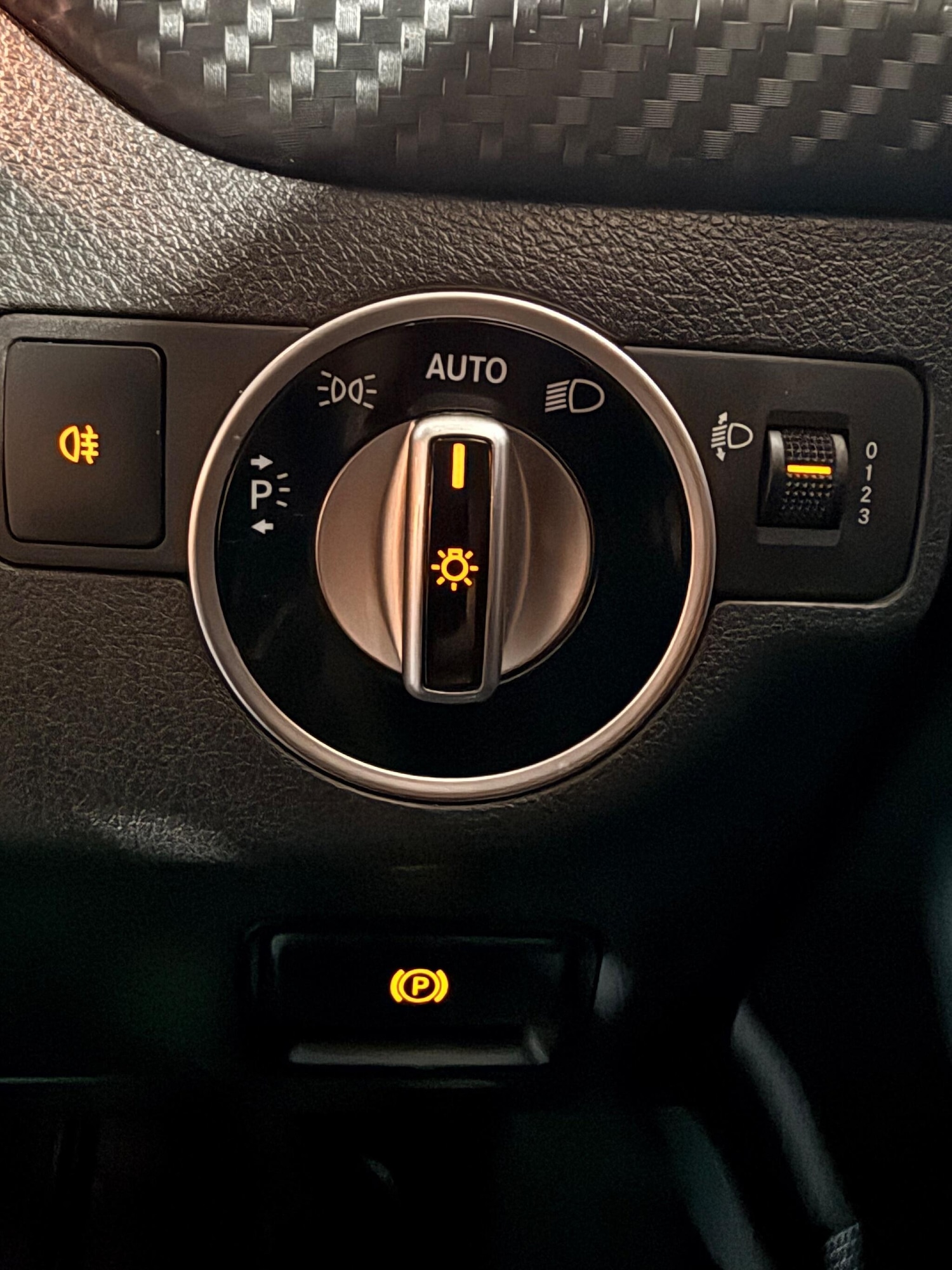 Used Mercedes-Benz A-Class 2015 for sale - 76975683: Photo 12