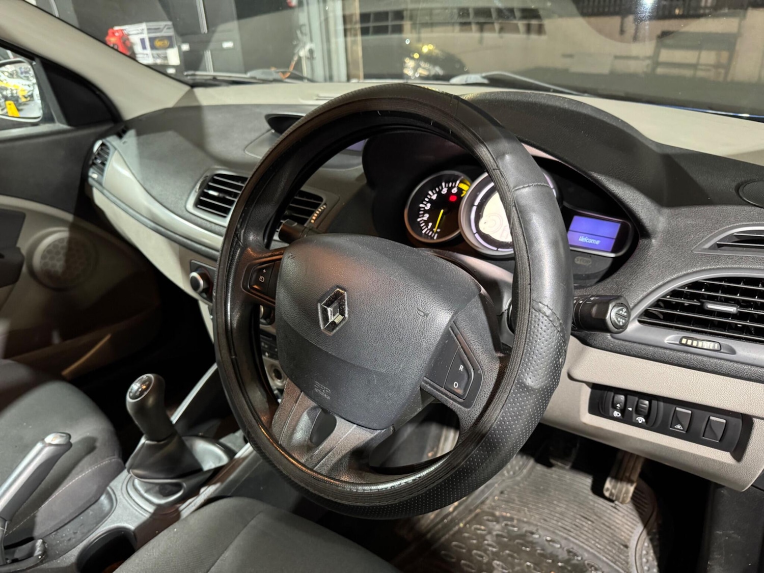 Used Renault Megane 2010 for sale - 76913157: Photo 4