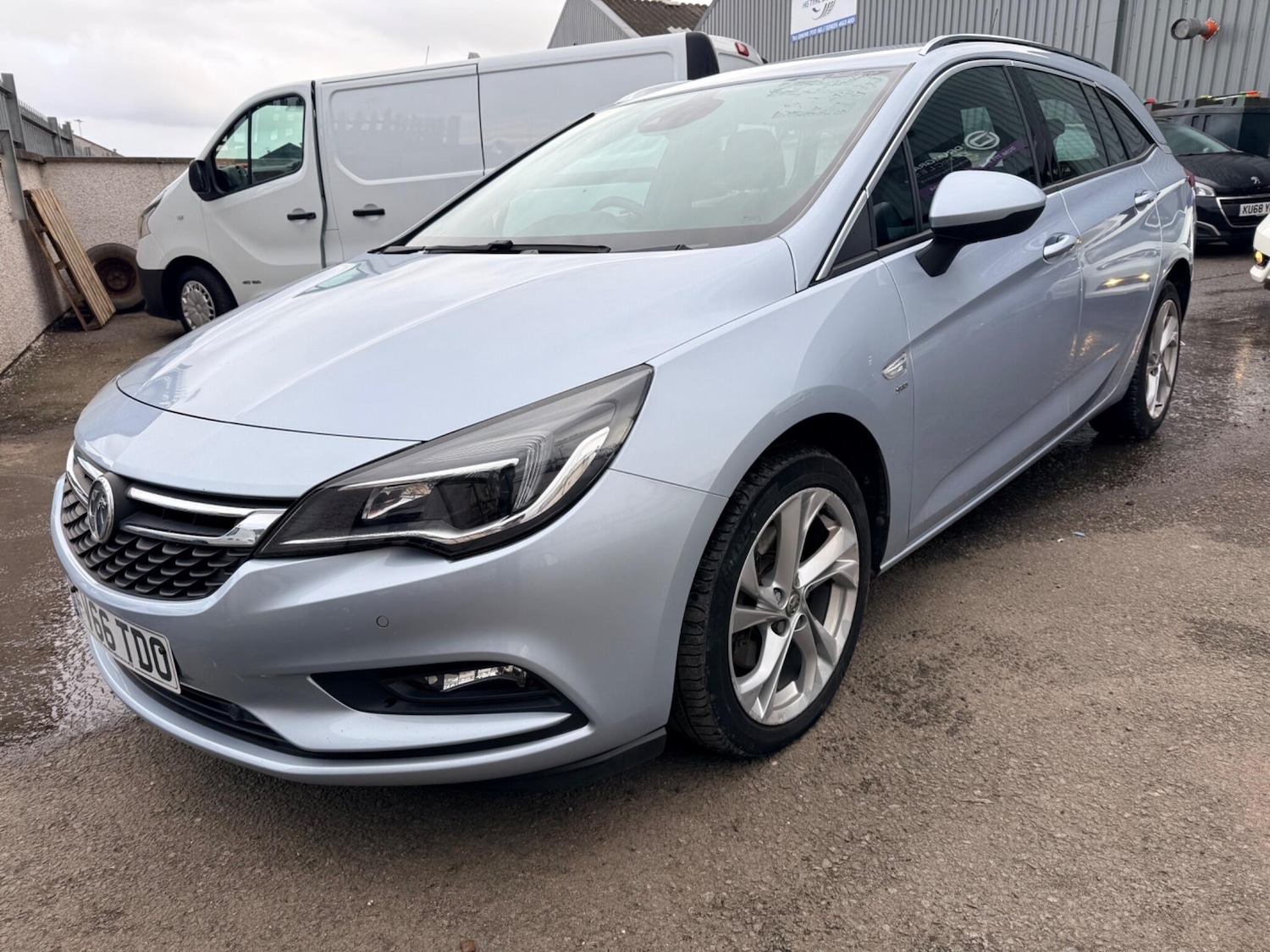 Used Vauxhall Astra for sale - 78115115: Photo 2