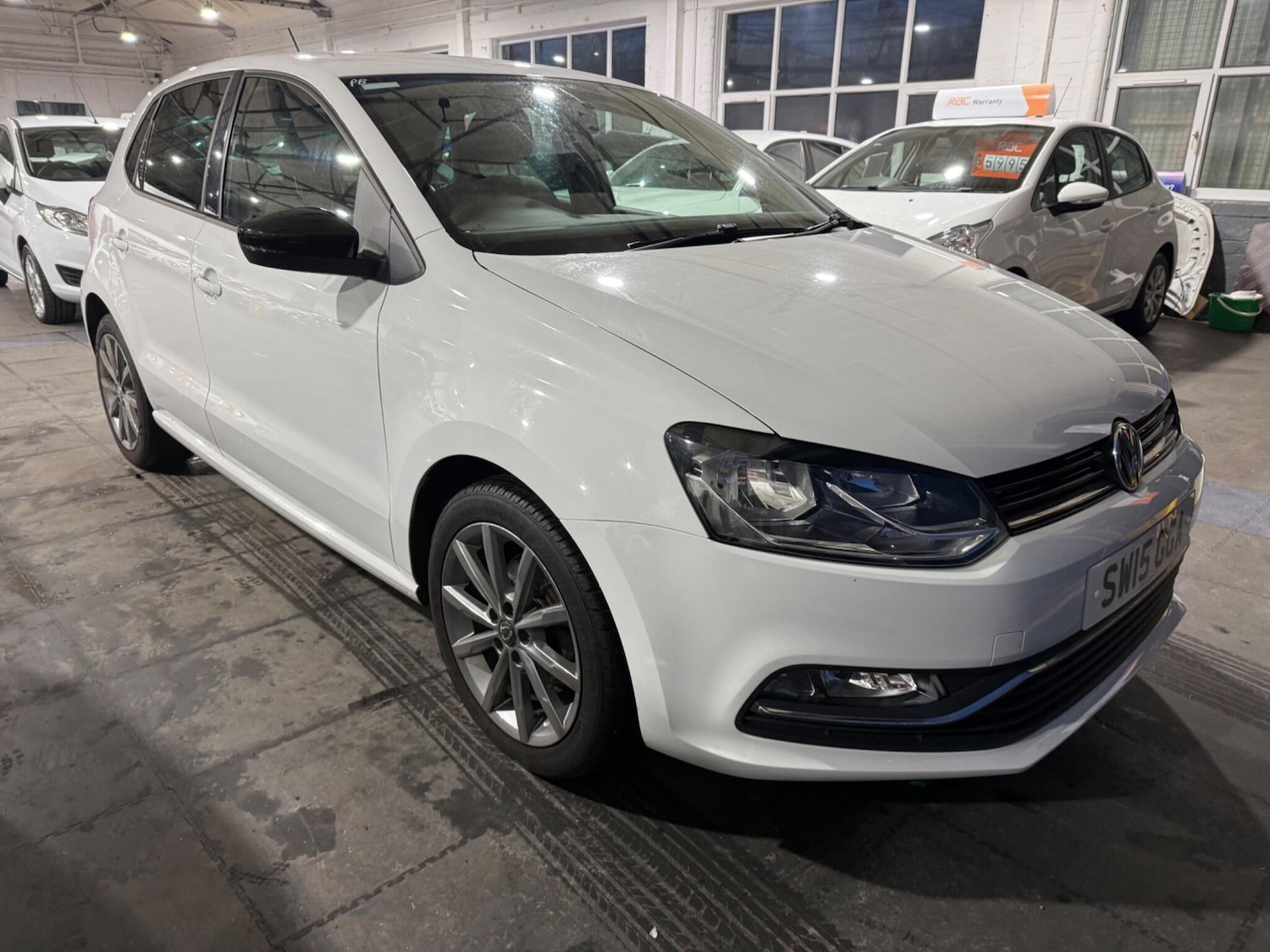 Used Volkswagen Polo 2015 for sale - 76657669: Photo 1