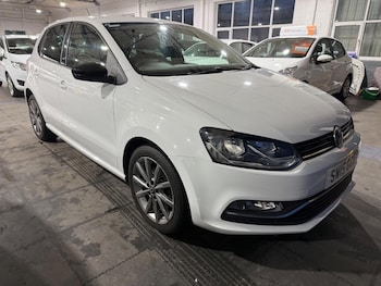 Used Volkswagen Polo 2015 for sale - 76657669: Photo