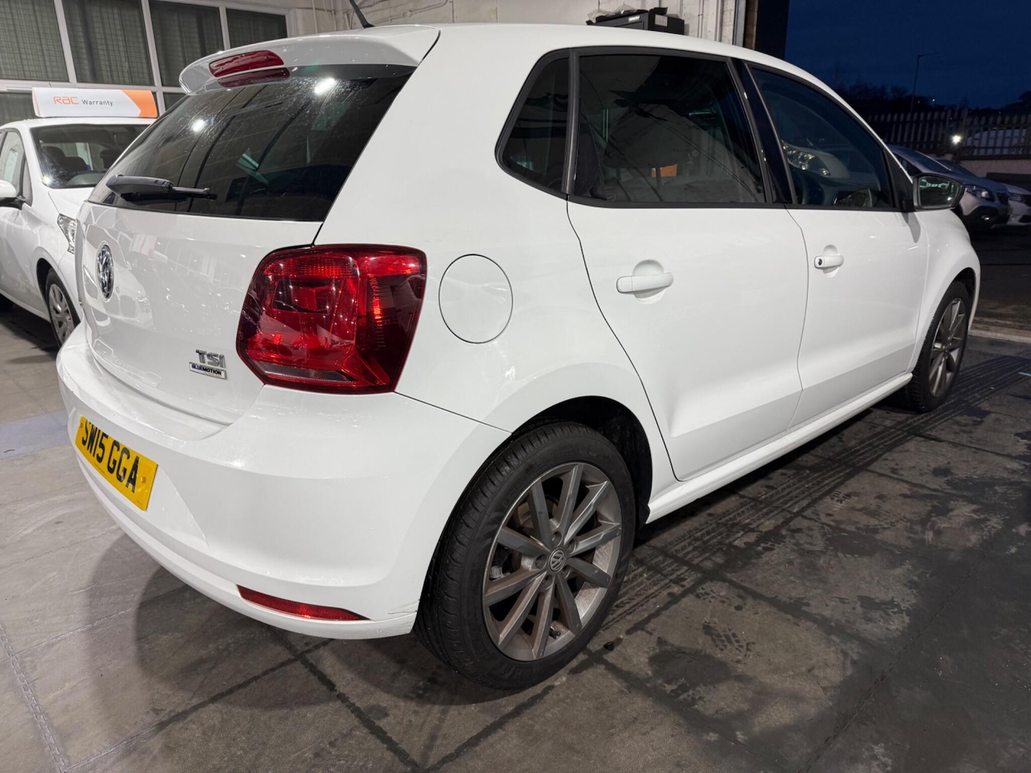 Used Volkswagen Polo 2015 for sale - 76657669: Photo 3