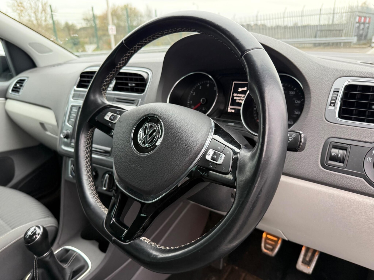 Used Volkswagen Polo 2015 for sale - 76657669: Photo 4