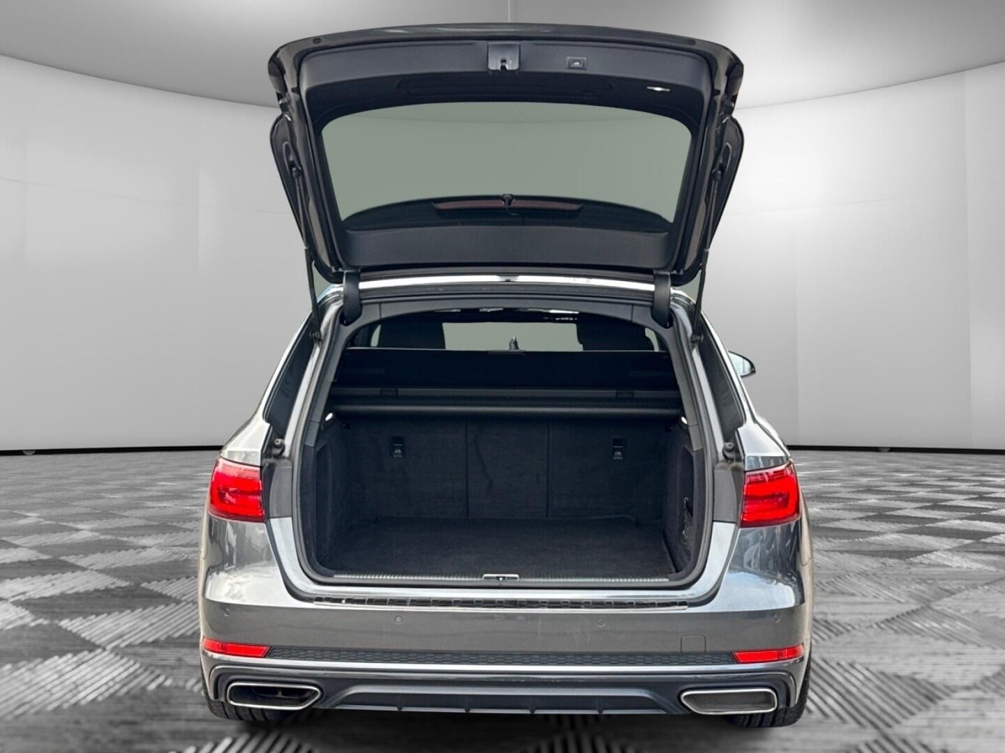 Used Audi A4 Avant 2019 for sale - 76446677: Photo 10