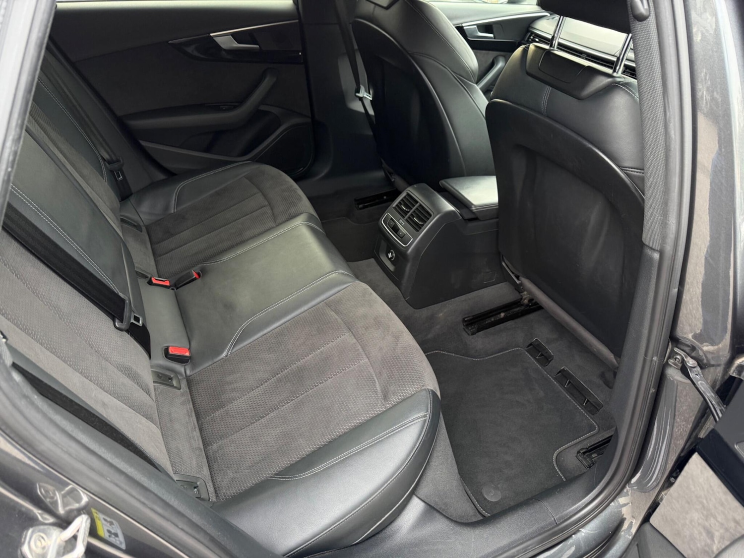 Used Audi A4 Avant 2019 for sale - 76446677: Photo 33