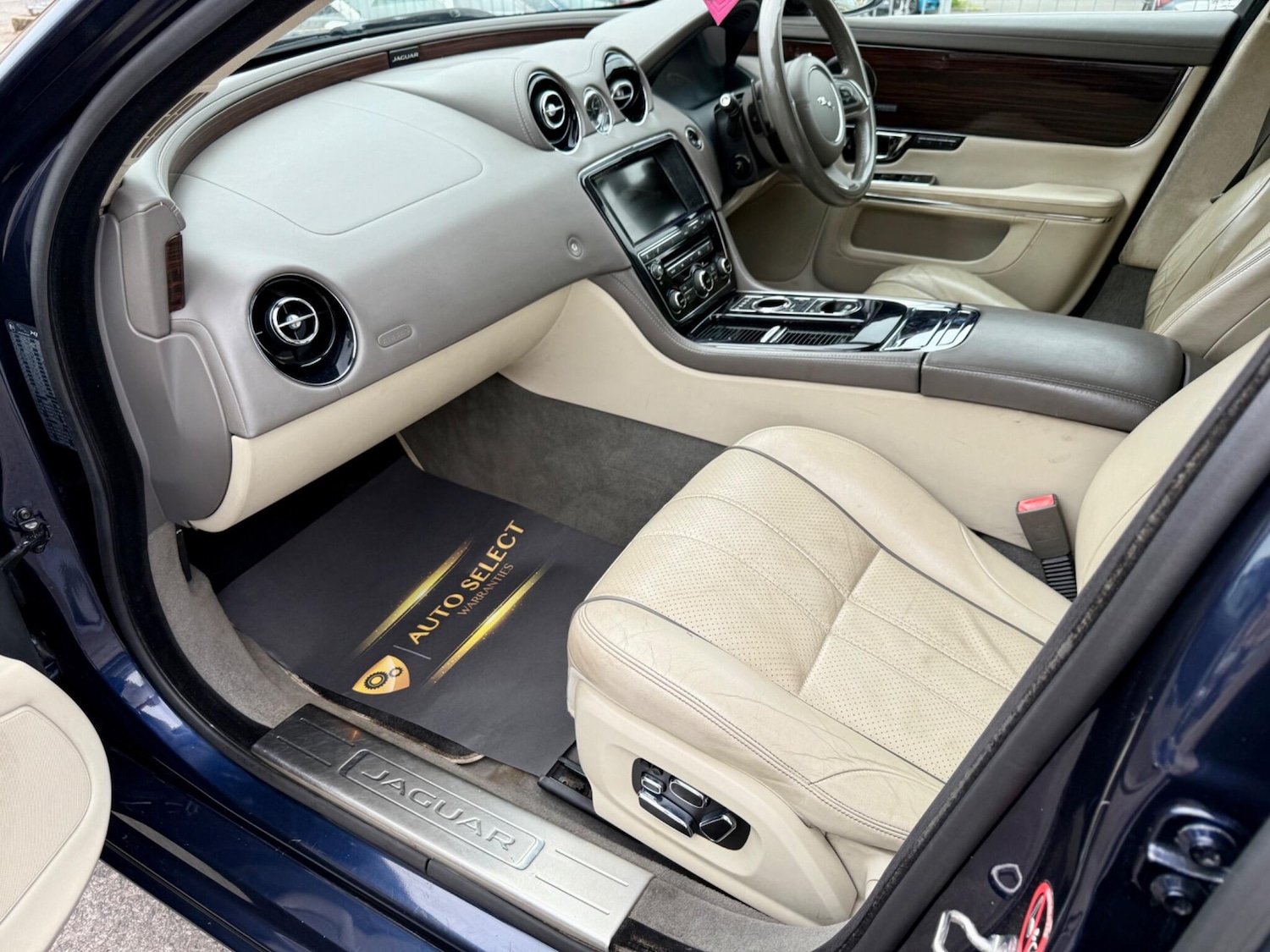 Used Jaguar XJ 2014 for sale - 76988593: Photo 13