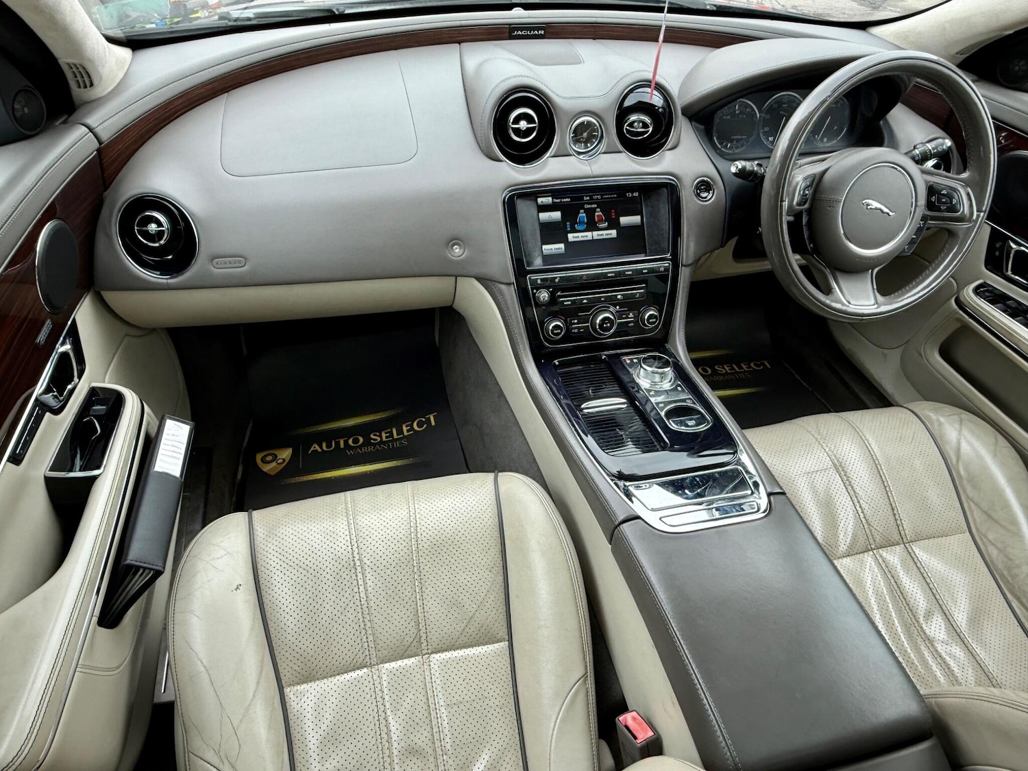 Used Jaguar XJ 2014 for sale - 76988593: Photo 17