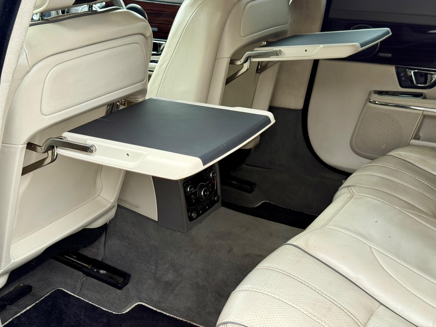 Used Jaguar XJ 2014 for sale - 76988593: Photo 32