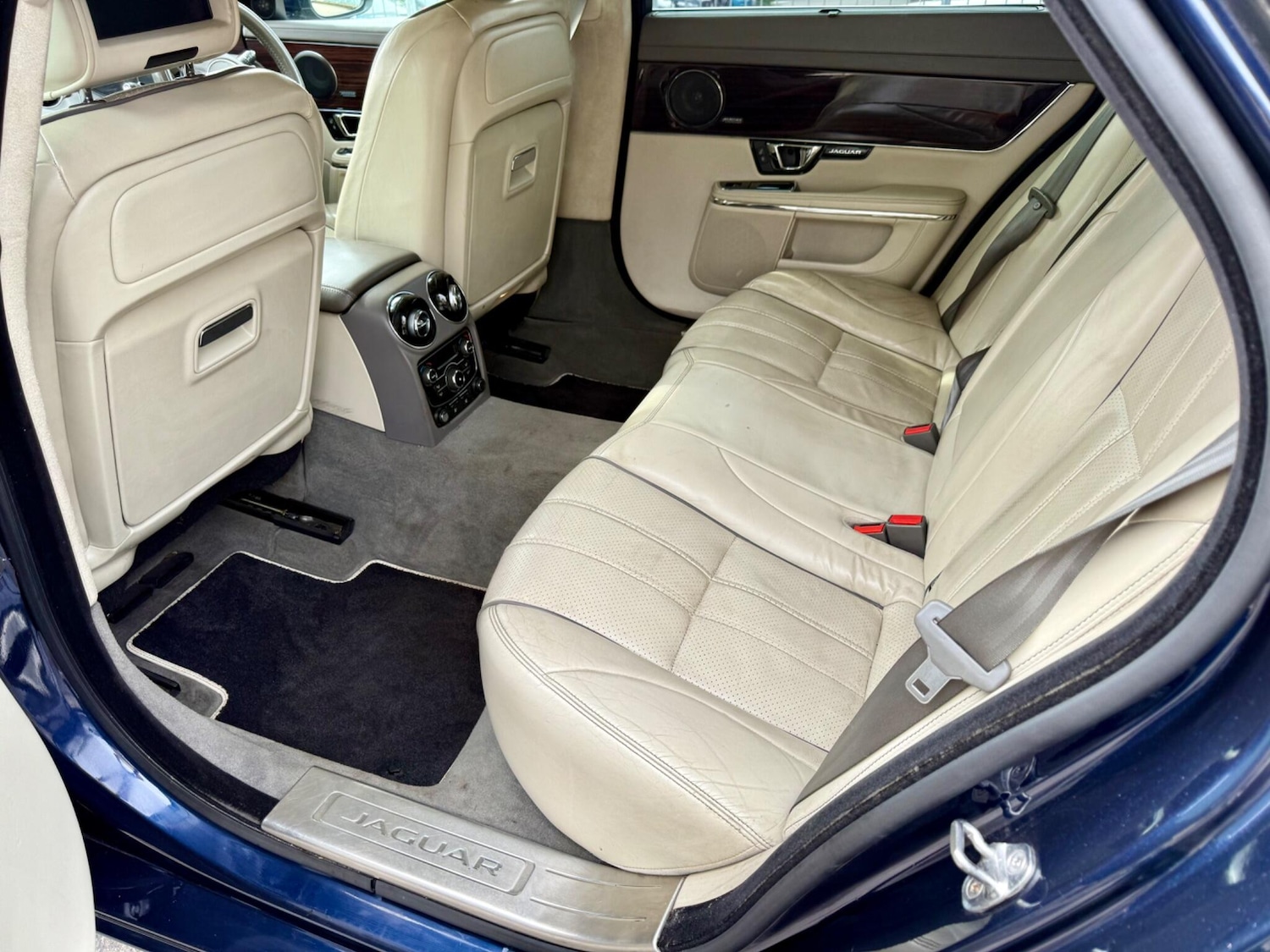 Used Jaguar XJ 2014 for sale - 76988593: Photo 37