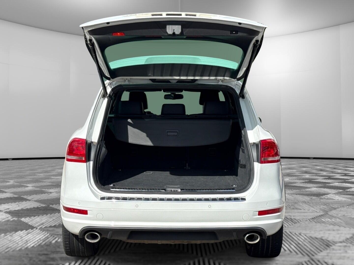 Used Volkswagen Touareg 2014 for sale - 77120560: Photo 10