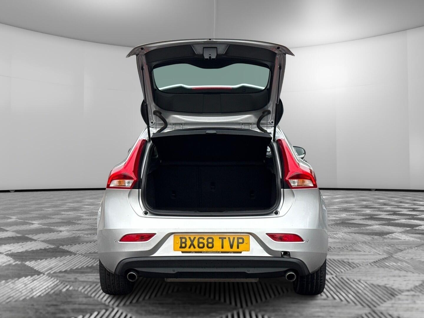 Used Volvo V40 2018 for sale - 76295370: Photo 10