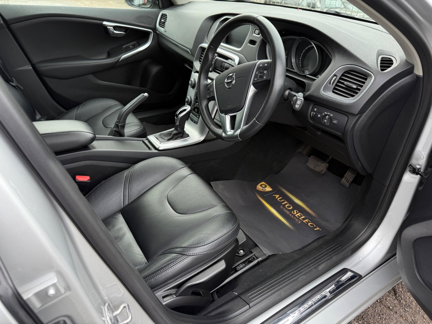 Used Volvo V40 2018 for sale - 76295370: Photo 15