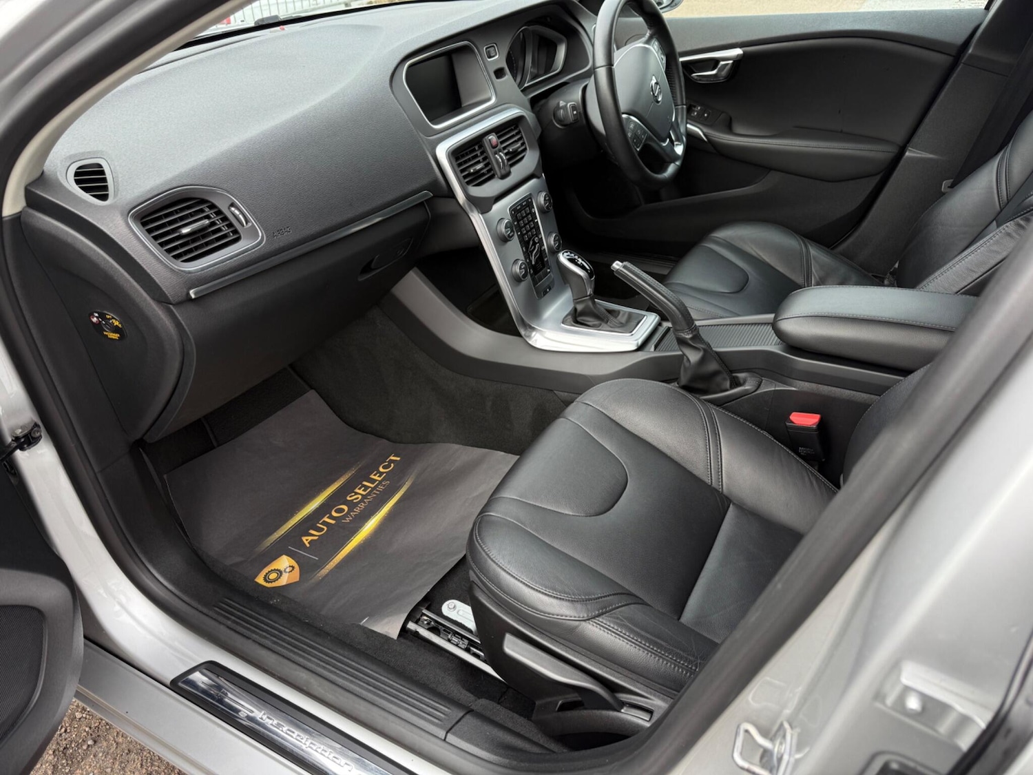 Used Volvo V40 2018 for sale - 76295370: Photo 16