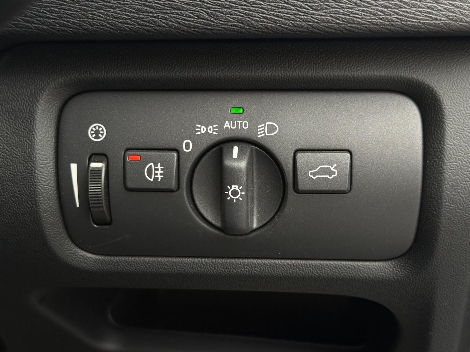 Used Volvo V40 2018 for sale - 76295370: Photo 20