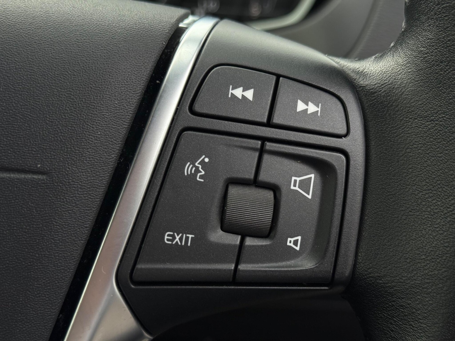 Used Volvo V40 2018 for sale - 76295370: Photo 28