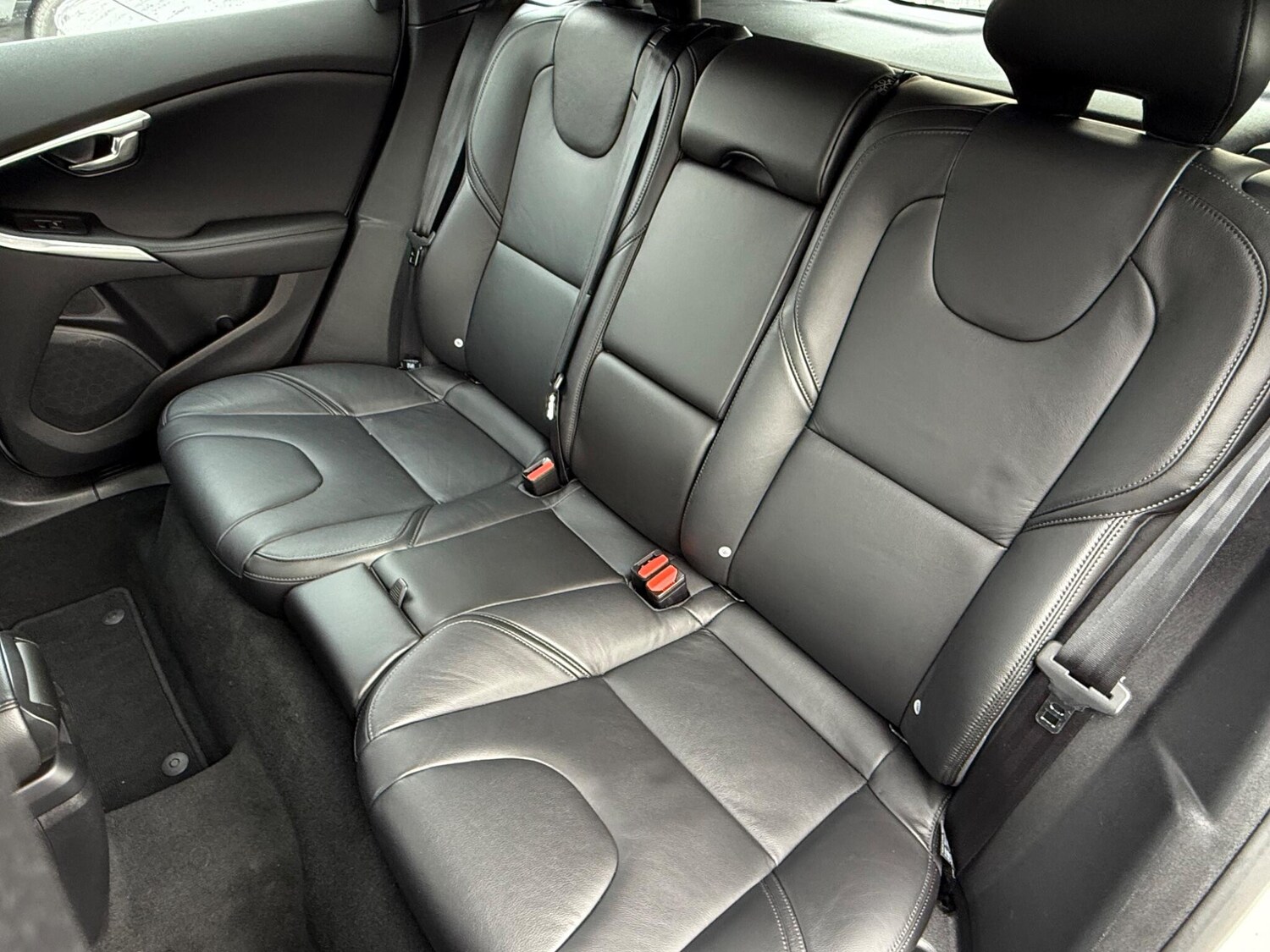 Used Volvo V40 2018 for sale - 76295370: Photo 32