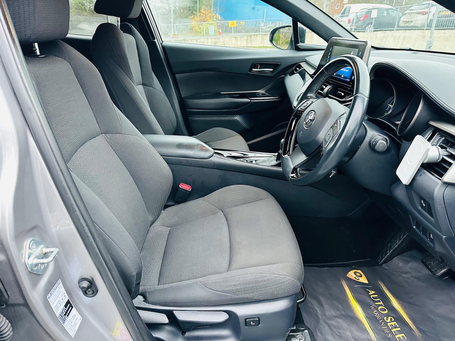 Used Toyota C-HR 2019 for sale - 77074242: Photo 11