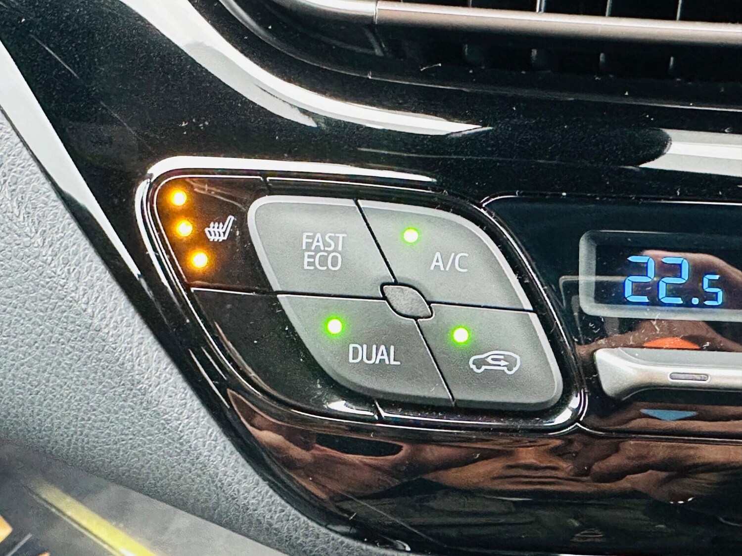 Used Toyota C-HR 2019 for sale - 76573644: Photo 24