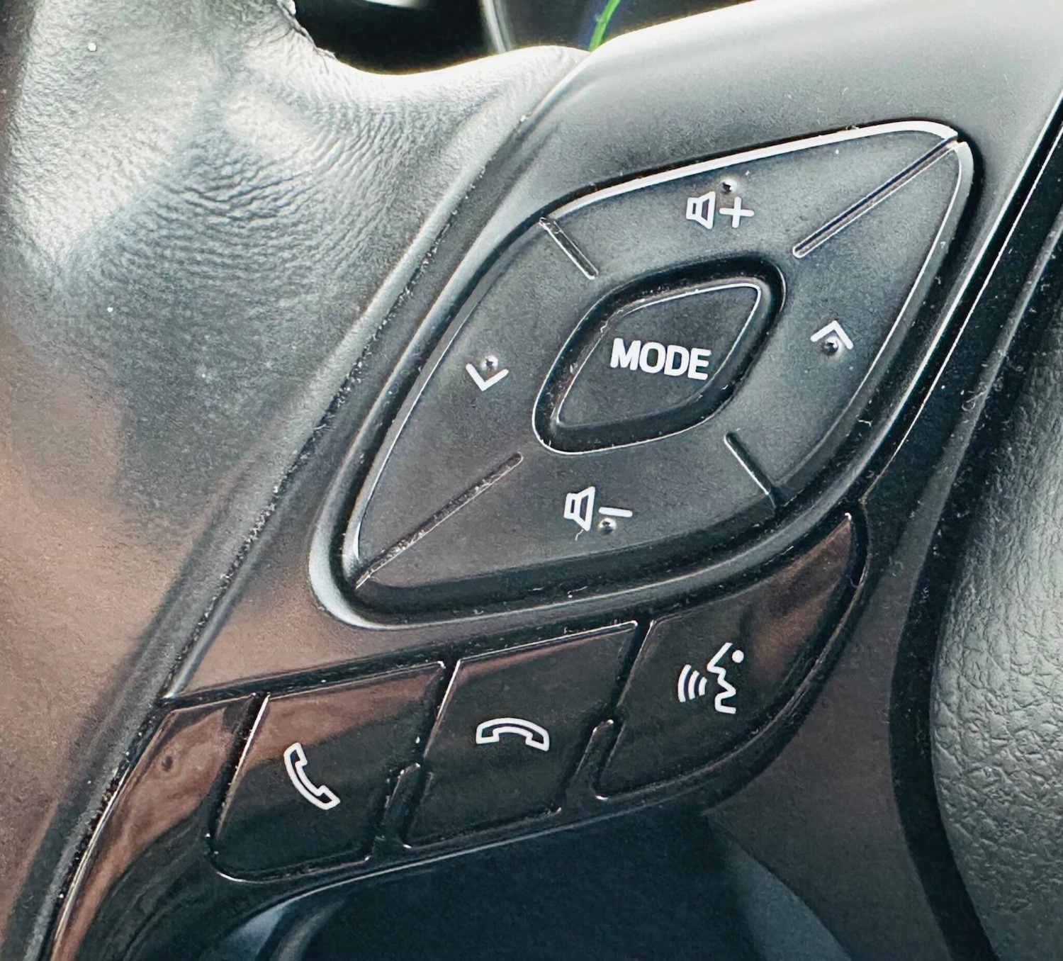 Used Toyota C-HR 2019 for sale - 76573644: Photo 26