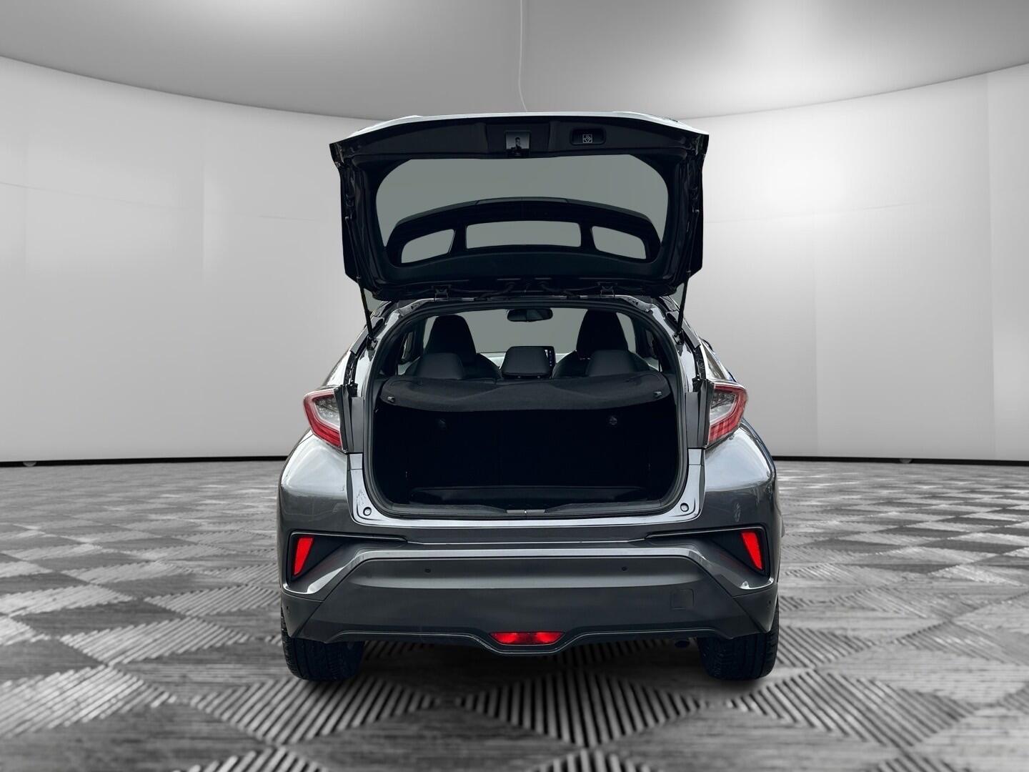 Used Toyota C-HR 2019 for sale - 76573644: Photo 8