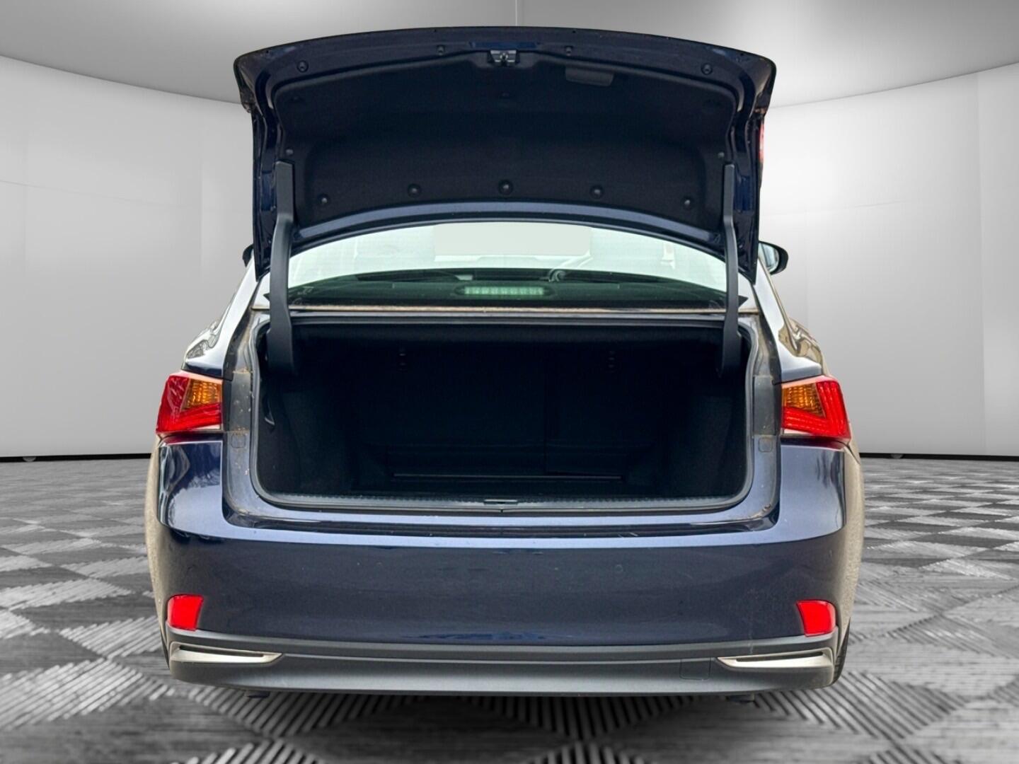 Used Lexus IS 2019 for sale - 77823585: Photo 10