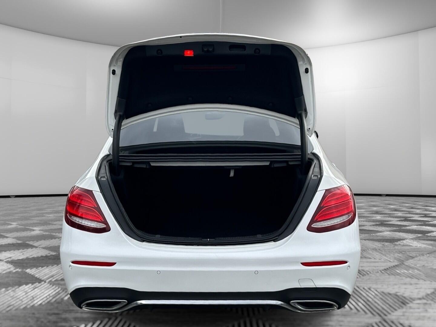 Used Mercedes-Benz E Class 2019 for sale - 76389018: Photo 10