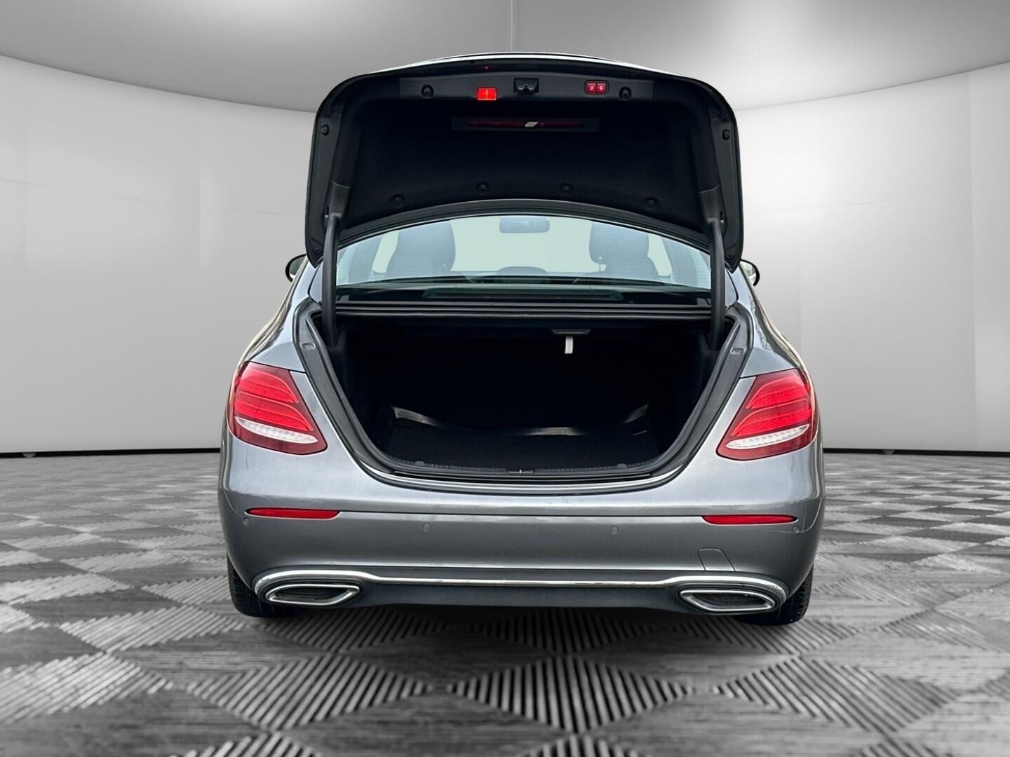 Used Mercedes-Benz E Class for sale - 77484474: Photo 10