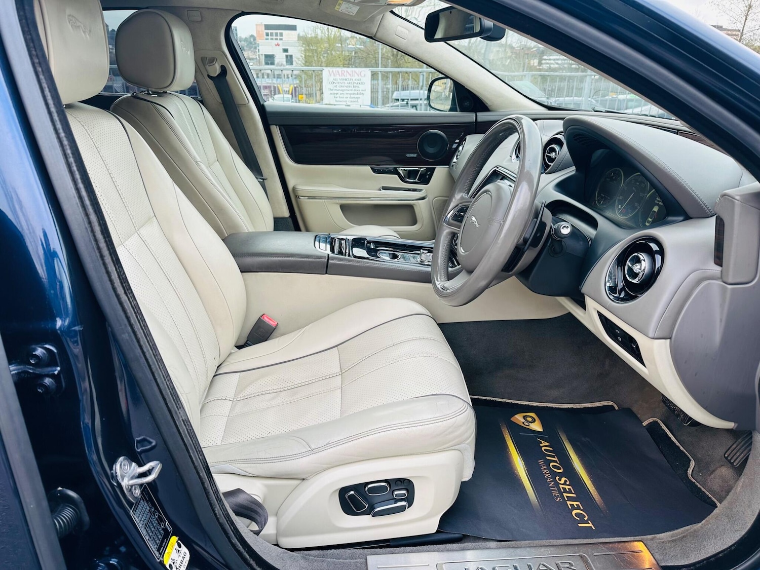 Used Jaguar XJ 2014 for sale - 77343888: Photo 12