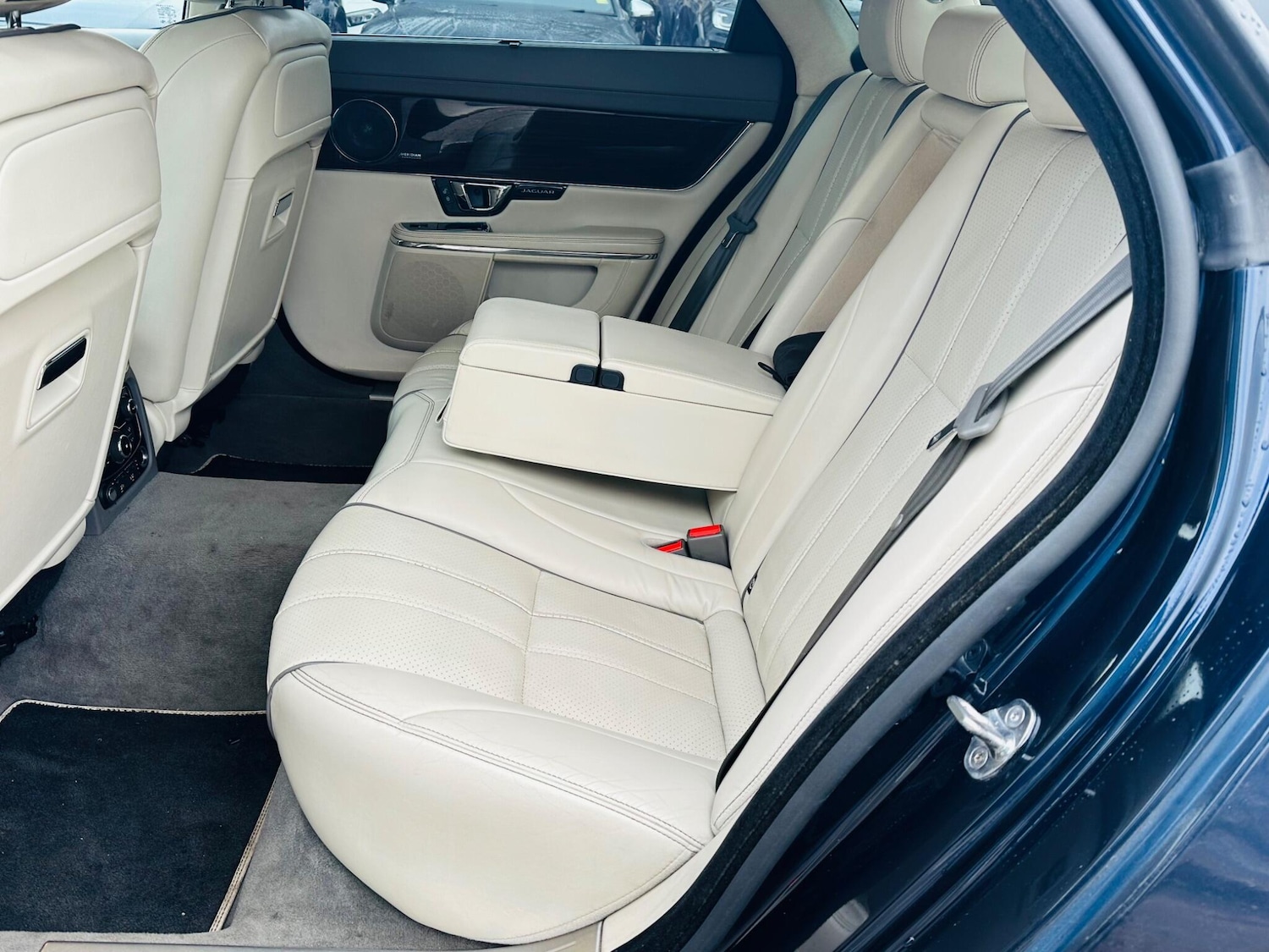 Used Jaguar XJ 2014 for sale - 77343888: Photo 25