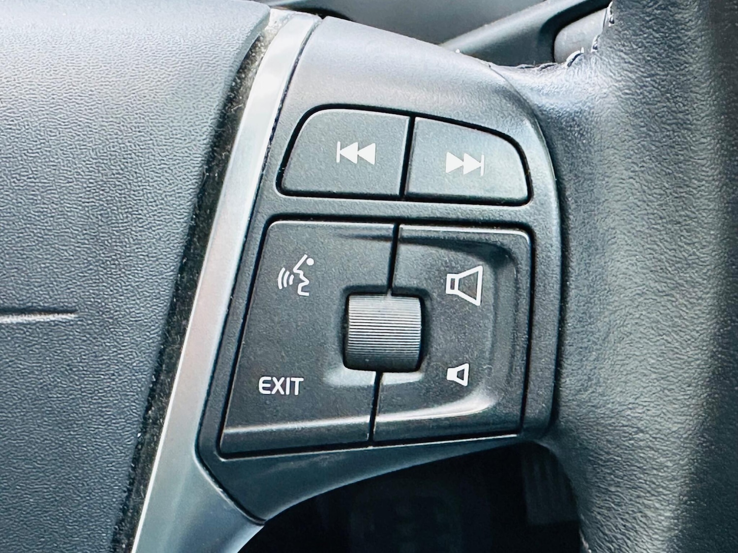 Used Volvo V40 2016 for sale - 77386219: Photo 26