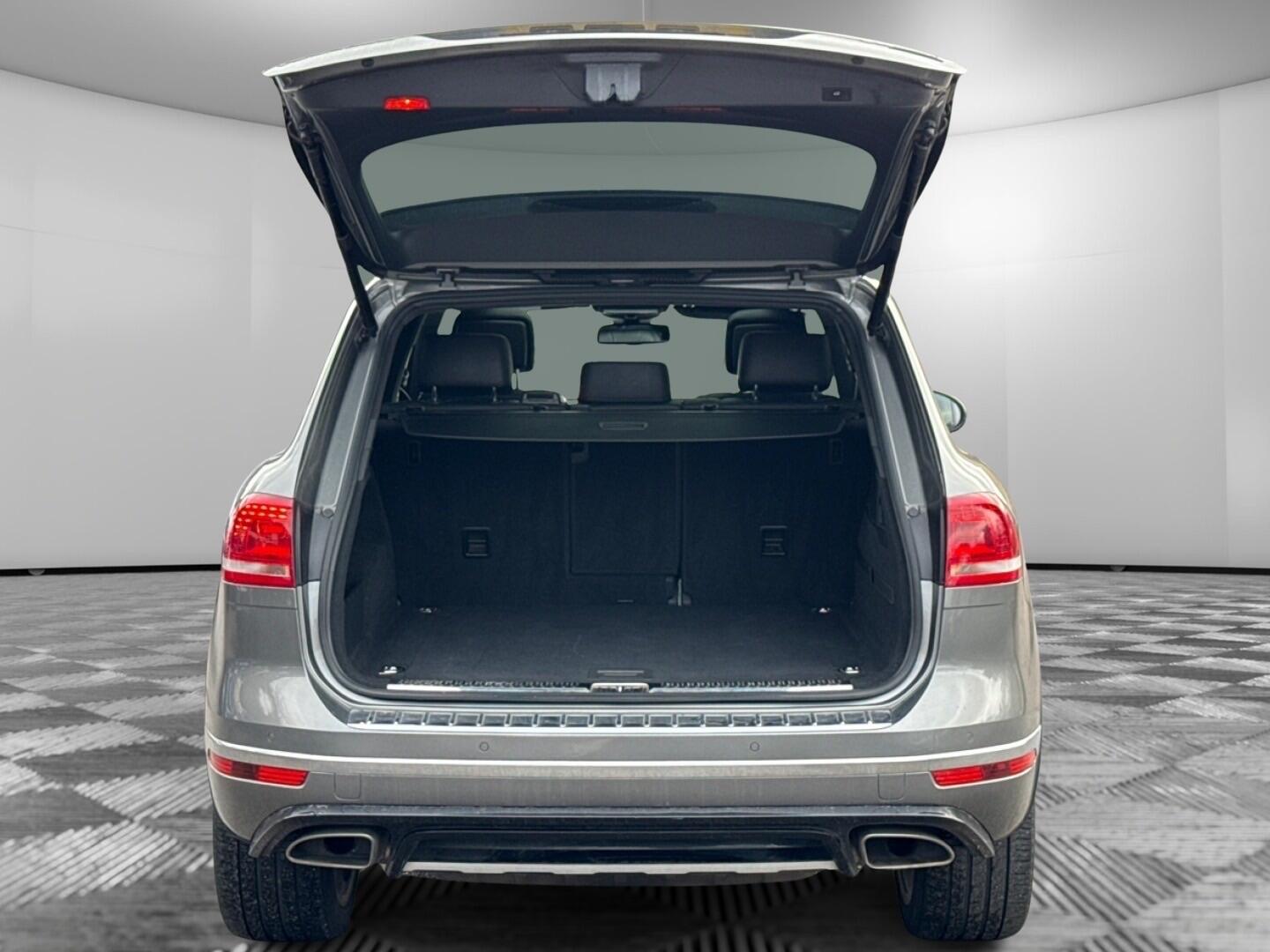 Used Volkswagen Touareg 2015 for sale - 76562425: Photo 10