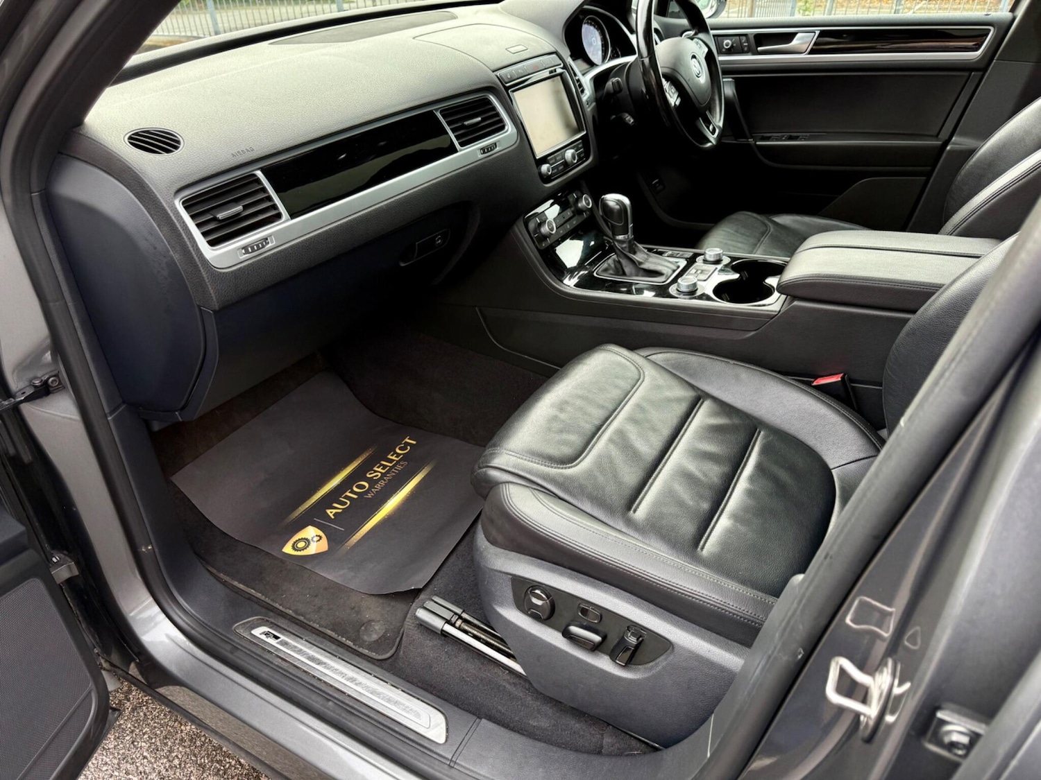 Used Volkswagen Touareg 2015 for sale - 76562425: Photo 14