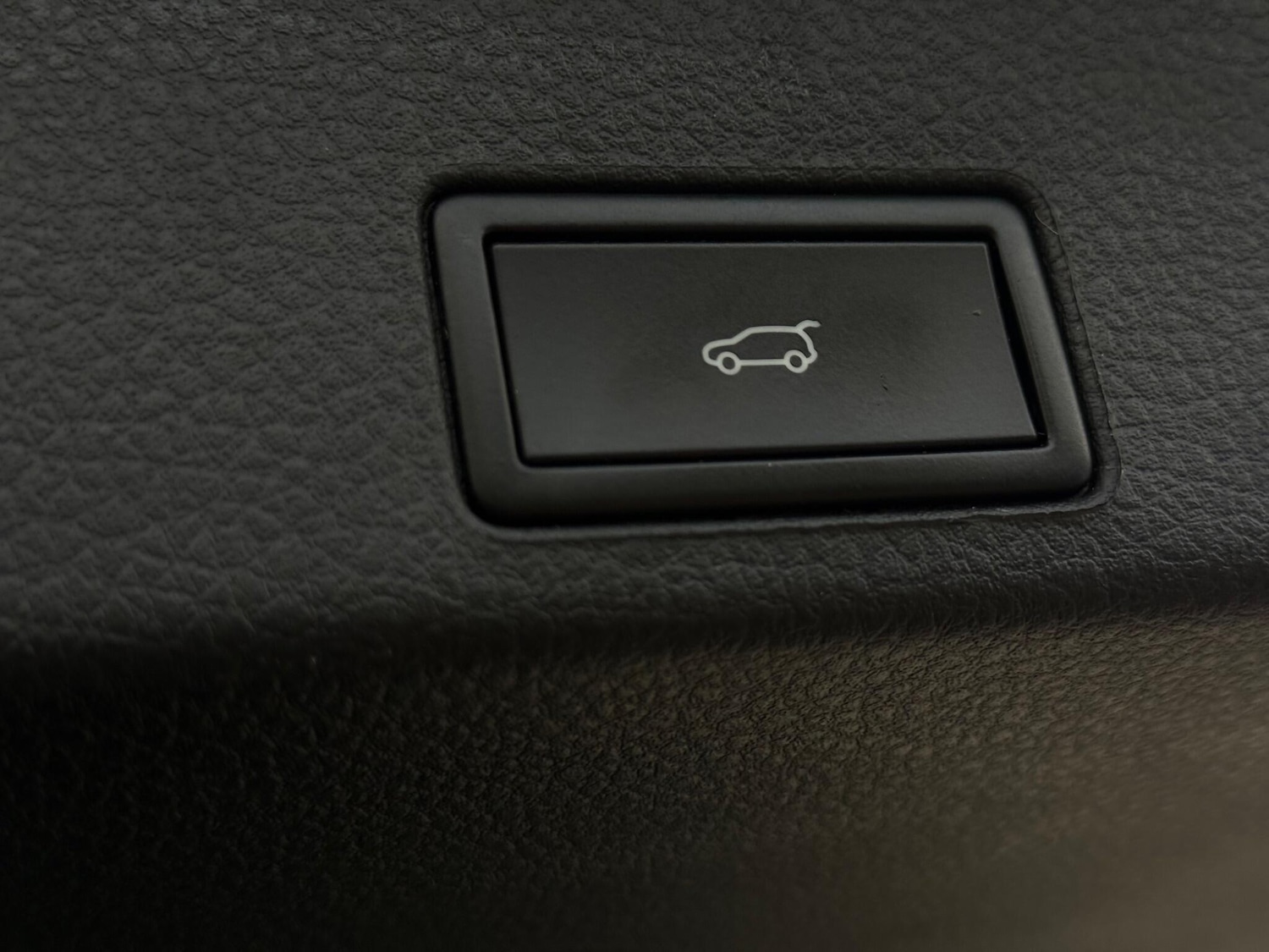 Used Volkswagen Touareg 2015 for sale - 76562425: Photo 34