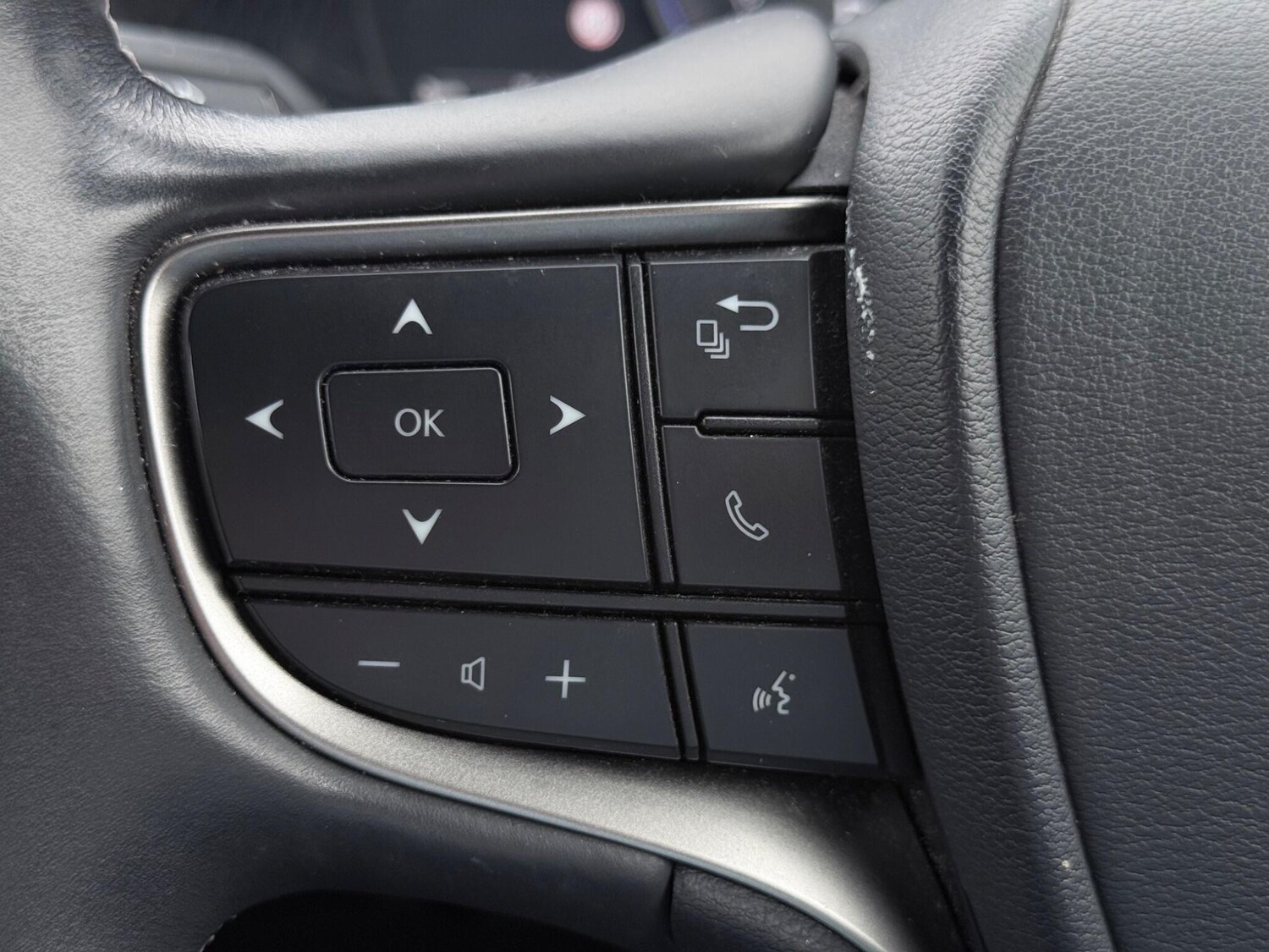 Used Lexus UX 2020 for sale - 77798935: Photo 28