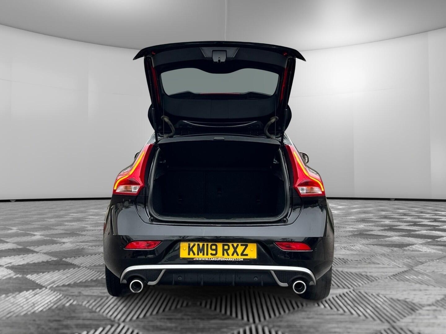 Used Volvo V40 2019 for sale - 77386681: Photo 11