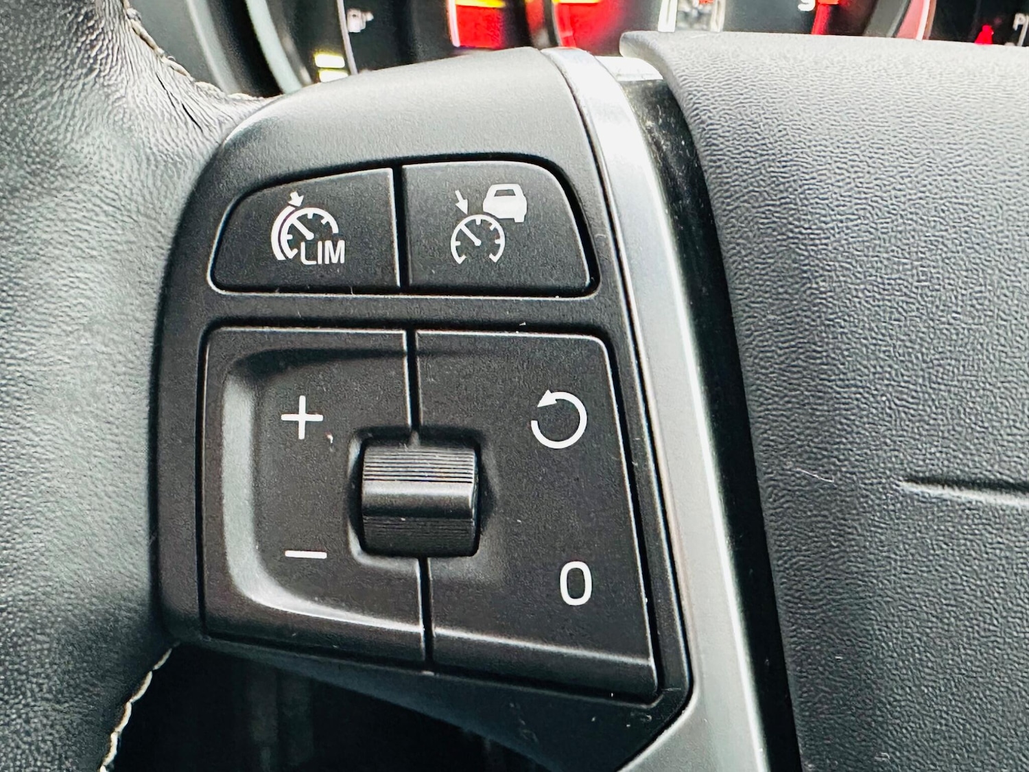 Used Volvo V40 2019 for sale - 77386681: Photo 25