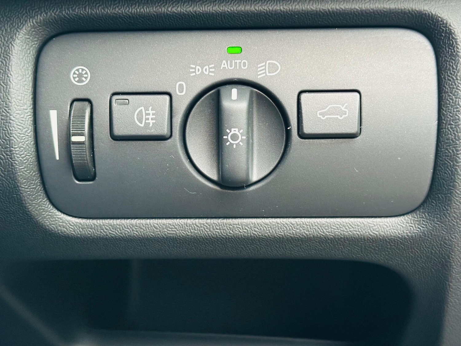 Used Volvo V40 2019 for sale - 77386681: Photo 28