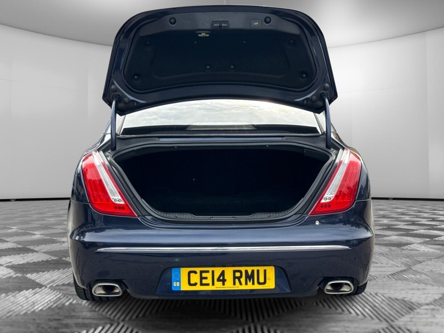 Used Jaguar XJ 2014 for sale - 76020422: Photo 10