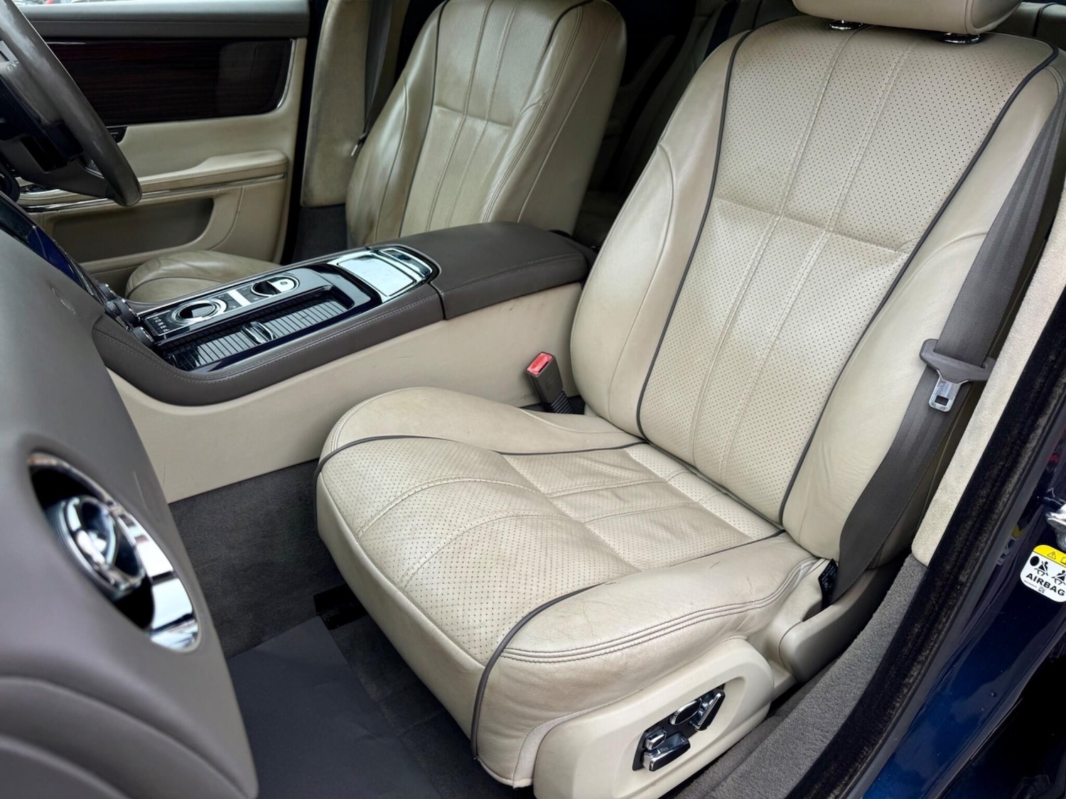 Used Jaguar XJ 2014 for sale - 76020422: Photo 16